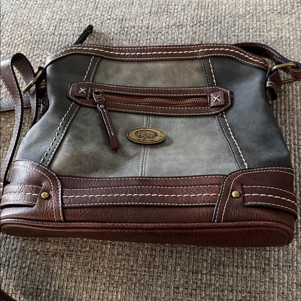 B.o.c Cronton Charging Tote Handbag ~ faux leather shoulder bag w/ charging pack